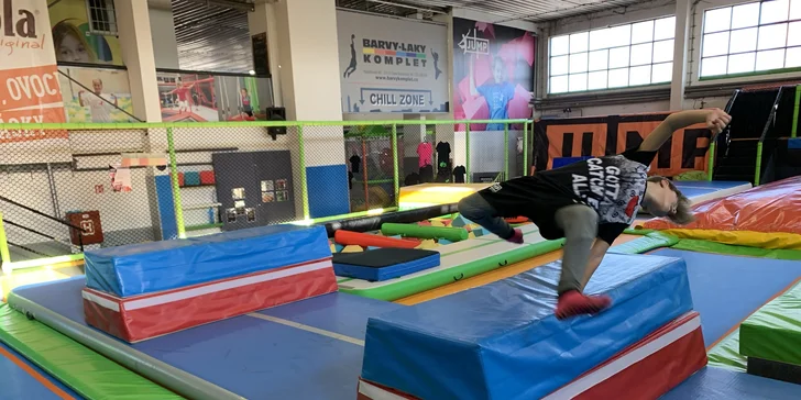 Jump Family České Budějovice: 1 nebo 2 hod. v zábavním centru s trampolínami a dalšími atrakcemi