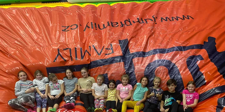 Jump Family České Budějovice: 1 nebo 2 hod. v zábavním centru s trampolínami a dalšími atrakcemi