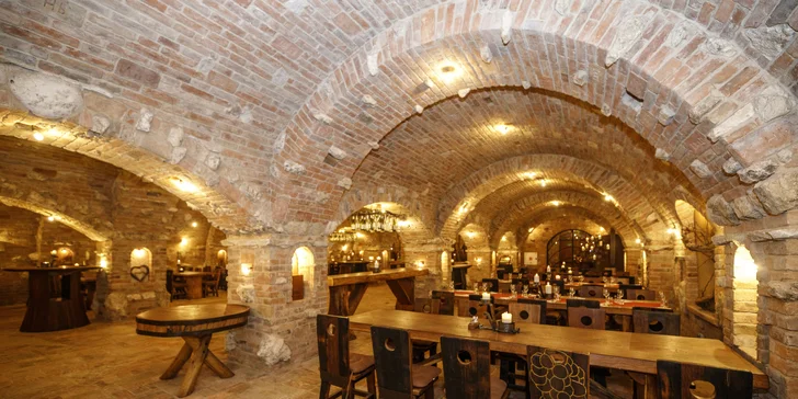 Letní relax na jižní Moravě: ubytování mezi vinicemi, polopenze a víno