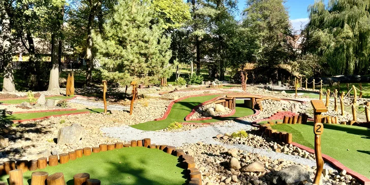 Adventure golf v krásném prostředí: jednotlivé vstupy či permanentka pro děti i dospělé