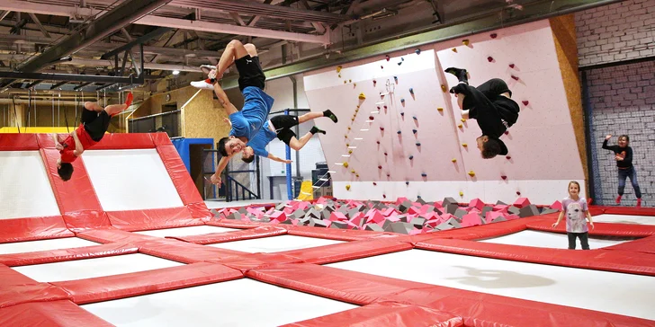 Jump Family Ústí: 1 nebo 2 hodiny v zábavním centru s trampolínami a dalšími atrakcemi