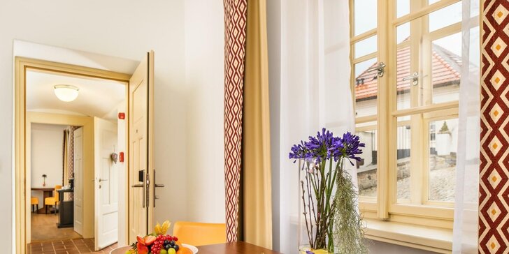 Relax v designovém hotelu v Benešově: snídaně, privátní sauna i masáž a vstupenky na Konopiště