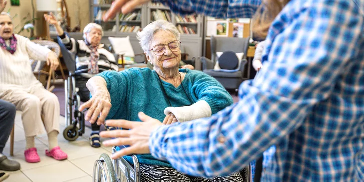 Podpořte organizaci Sue Ryder: splňte poslední přání seniorů nebo přispějte na taneční terapii či zooterapii