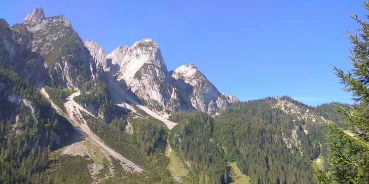 Výlet k rakouským jezerům Hallstatt a Gosausee: projížďka lodí i prohlídka městečka a výhled na Dachstein