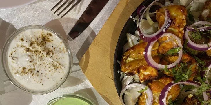 Exotika na talíři: tandoori mix talíř se 450 g masa vč. příloh a omáčky