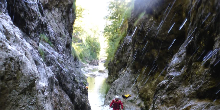 Prodloužený víkend plný adrenalinu v Rakousku: rafty na Salze, výstup na ferraty i canyoning