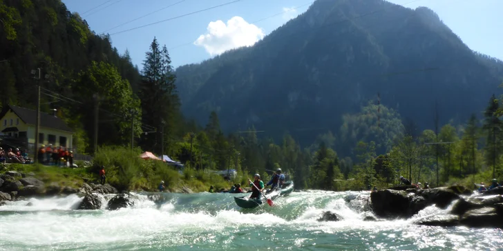 Prodloužený víkend plný adrenalinu v Rakousku: rafty na Salze, výstup na ferraty i canyoning