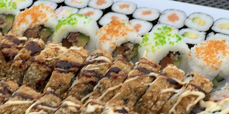 Pestré sety s až 96 kousky sushi s rybami, krabem, avokádem i zeleninou