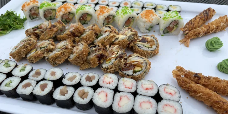 Pestré sety s až 96 kousky sushi s rybami, krabem, avokádem i zeleninou