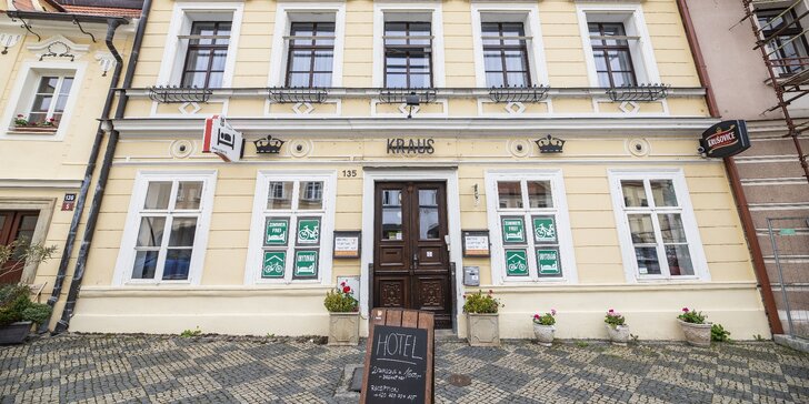 Ubytování se snídaní v historickém centru Mělníku: pokoje s výhledem na náměstí i sklepní bez oken