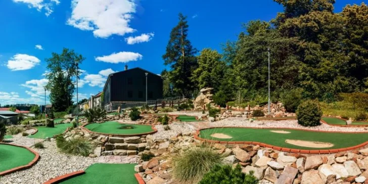 Netradiční zábava v Jihlavě: curling na koberci i hra Adventure Golf až pro 10 osob