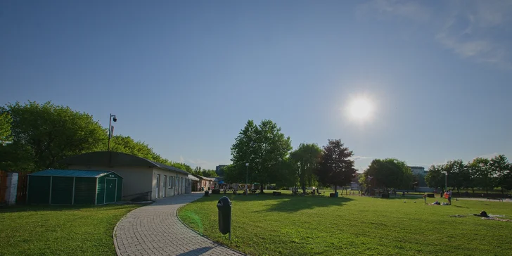 Celodenní vstupné pro rodiny i jednotlivce: plavecký bazén, tobogán, brouzdaliště