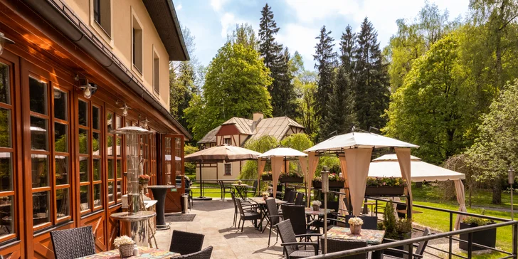 4* hotel v klidné části Mariánských Lázní: polopenze či kredit do restaurace a vstup do wellness