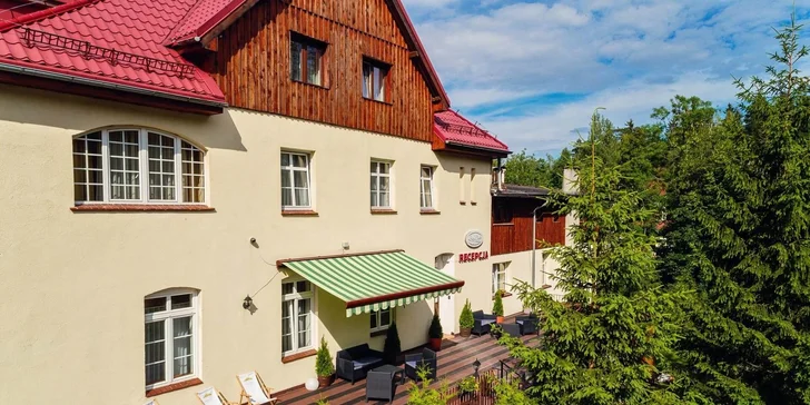 Pohoda v Karpaczi: hotel Leśny Dwór obklopený zelení, sauna i snídaně a sposuta vyžití pro děti