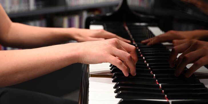 Online kurz hry na klavír pro začátečníky: 10 lekcí i zpětná vazba od lektorky