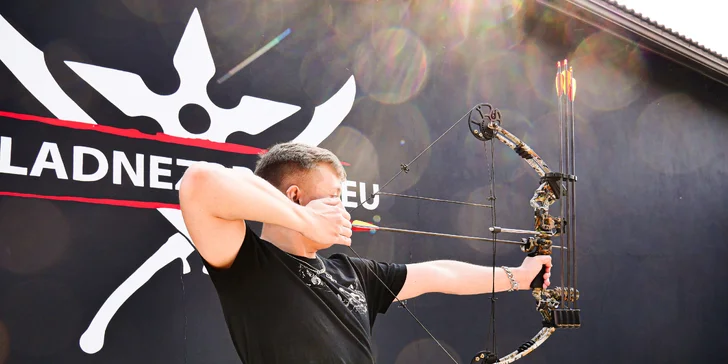 Kurz vrhání chladných zbraní nebo střelby z kuše pro 1, 2 nebo 4 osoby