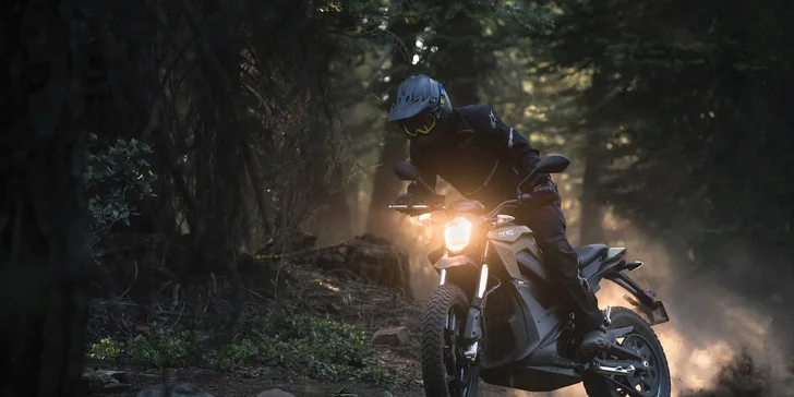 Pronájem elektrického motocyklu Zero na hodinu či dvě, víkend i týden