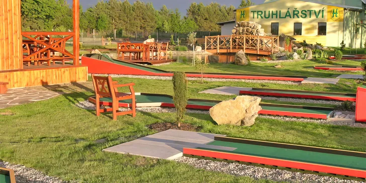 Venkovní minigolf i se stripsy a hranolky pro děti, dospělé či rodinu