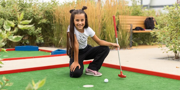 Venkovní minigolf i se stripsy a hranolky pro děti, dospělé či rodinu