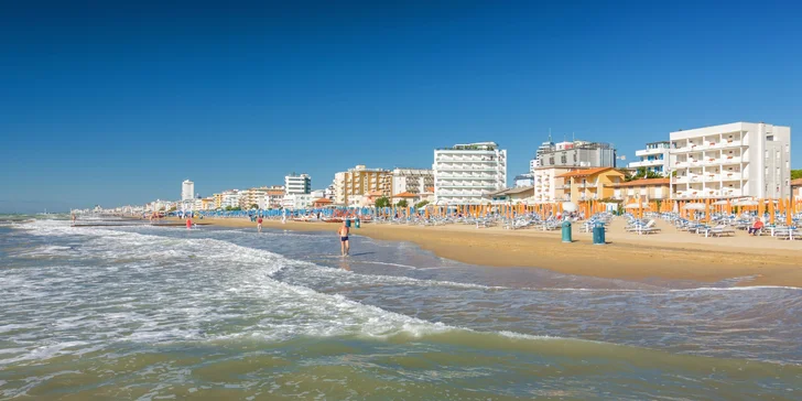 Dvoudenní koupání v Lido di Jesolo: doprava luxusním busem i ubytování se snídaní