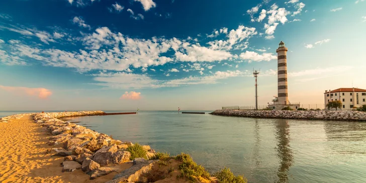 Dvoudenní koupání v Lido di Jesolo: doprava luxusním busem i ubytování se snídaní