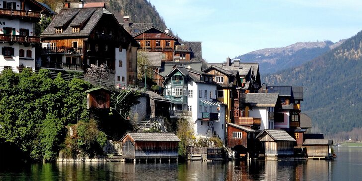 Výlet k rakouským jezerům Hallstatt a Gosausee: projížďka lodí i prohlídka městečka a výhled na Dachstein