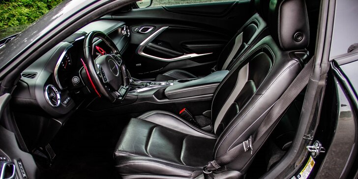 Černý fantom na silnici: zapůjčení Chevroletu Camaro SS 6.2 V8 500 koní na 12 či 24 hodin