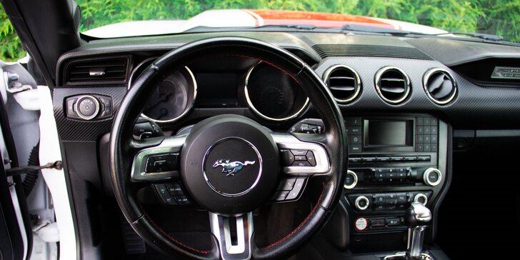 Ford Mustang 3.7 V6 Cabrio na 12 či 24 hodin: 330 koní pod kapotou, automat na 6 rychlostí