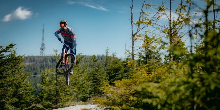 Dovolená pro horské cyklisty i turisty na Szczyrku: polopenze nebo pobyt se snídaní i wellness