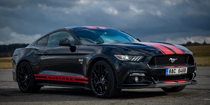 Osmiválcový Ford Mustang o výkonu 480 koní: zapůjčení na 15–45 minut či celý den