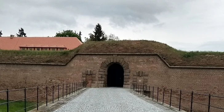 Komentovaná prohlídka Památníku Terezín, doprava autobusem