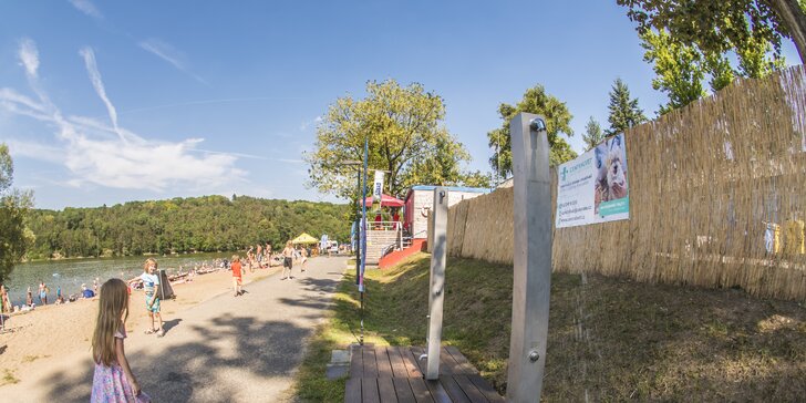 Letní radovánky na Hostivařské přehradě: celodenní rodinné vstupy s atrakcemi