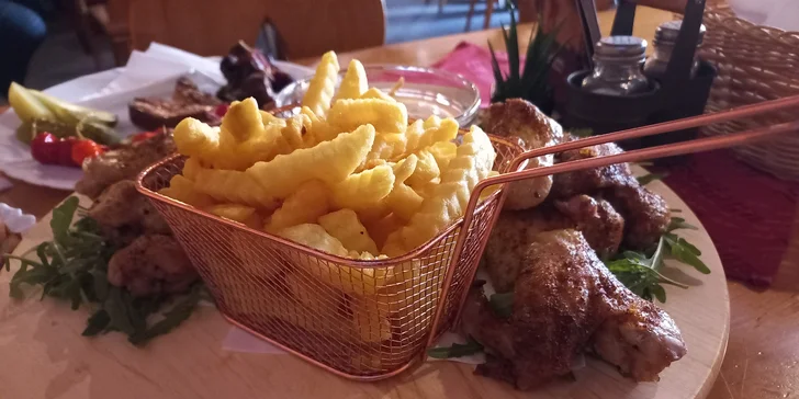 Marinovaná křidýlka nebo pořádná nálož žebírek: 500–1000 g