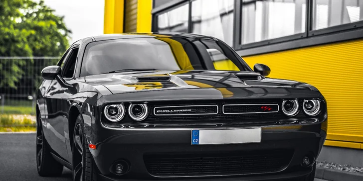 Nabušený Dodge Challenger s výkonem 375 koní: spolujízda, řízení i zapůjčení