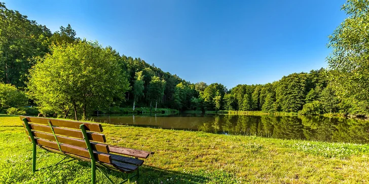 Nocleh, snídaně i privátní wellness u rybníka na východě Čech