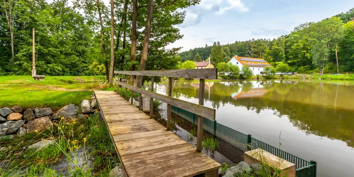 Nocleh, snídaně i privátní wellness u rybníka na východě Čech