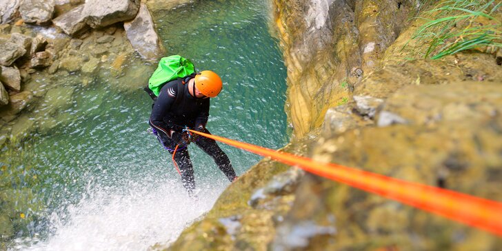 Prodloužený víkend plný adrenalinu v Rakousku: rafty na Salze, výstup na ferraty i canyoning