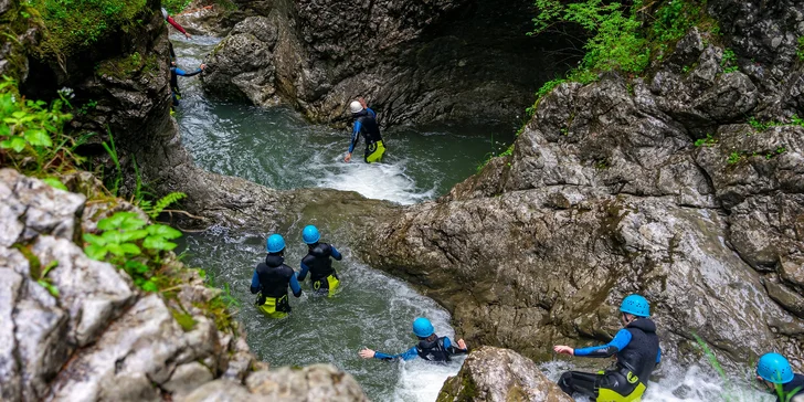 Prodloužený víkend plný adrenalinu v Rakousku: rafty na Salze, výstup na ferraty i canyoning