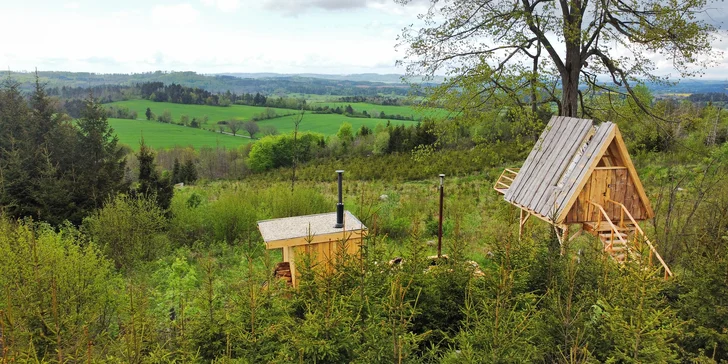 Treehouse na Vysočině: prosklené stěny i střecha s dechberoucím výhledem, venkovní wellness