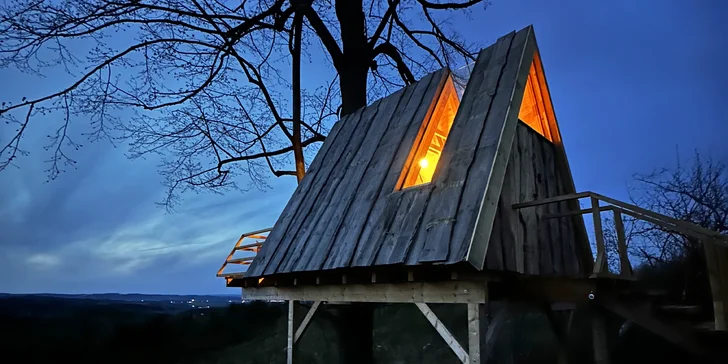 Treehouse na Vysočině: prosklené stěny i střecha s dechberoucím výhledem, venkovní wellness