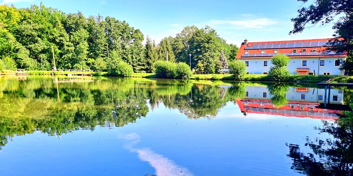 Nocleh, snídaně i privátní wellness u rybníka na východě Čech