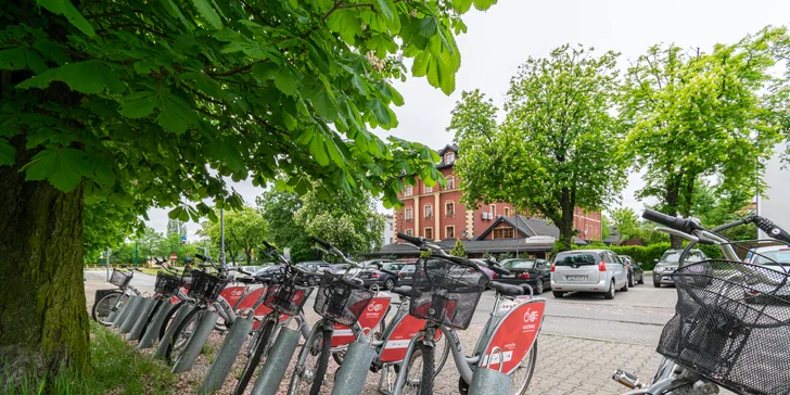 4* hotel v blízkosti parku Chorzów: snídaně i neomezený vstup do wellness