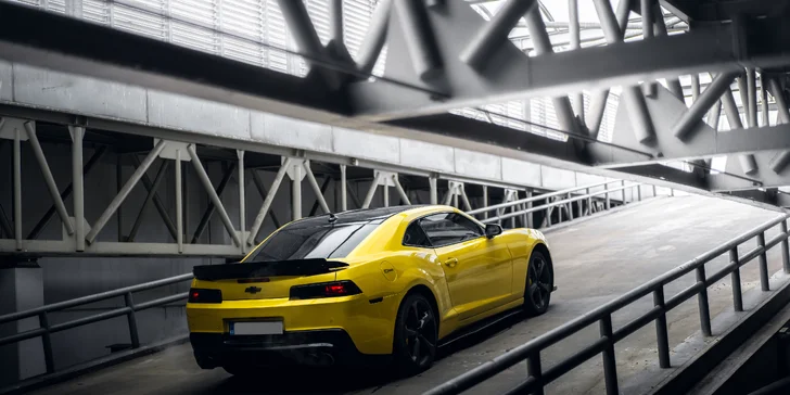 Brutální žihadlo Chevrolet Camaro SS: spolujízda i řízení na pár minut i pronájem na celý den