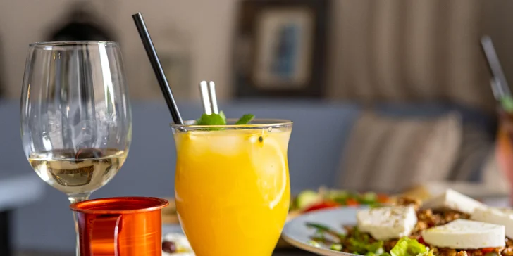 Rybí prkno pro dva v řecké restauraci na Porubě: pražma, mořský vlk, losos i pstruh