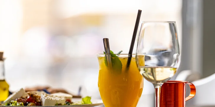Rybí prkno pro dva v řecké restauraci na Porubě: pražma, mořský vlk, losos i pstruh
