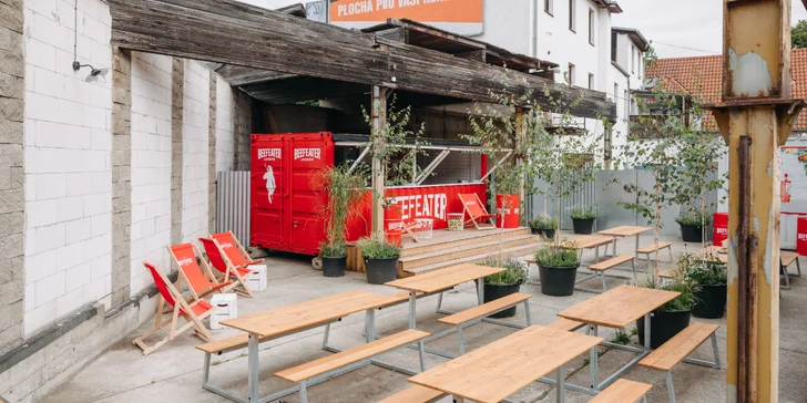 Dva či tři drinky z ginu Beefeater a tonicu na stylové zahradě Central Garden