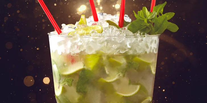 Třílitrové maxi drinky v Bílým Medvědovi podle výběru: cuba libre, mojito nebo gin tonic