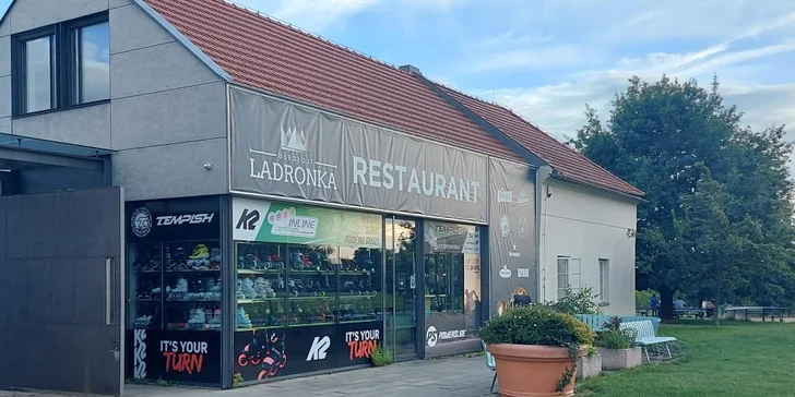 Svět na kolečkách: zapůjčení in-line bruslí, koloběžek, longboardů i pennyboardů