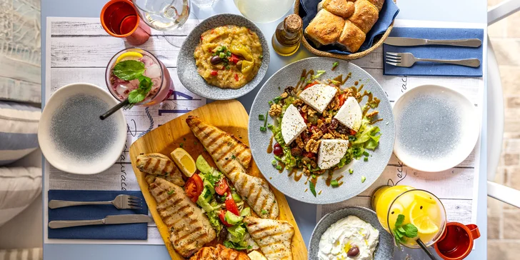 Rybí prkno pro dva v řecké restauraci na Porubě: pražma, mořský vlk, losos i pstruh
