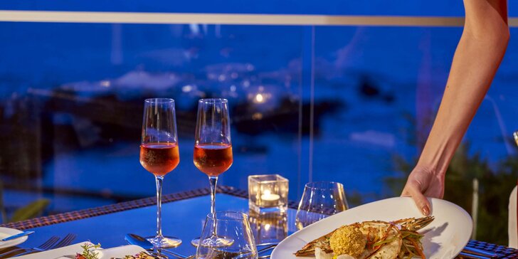 Luxusní 5* resort na Madeiře: jídlo, bazény a pláž přímo u hotelu, možnost zajištění letenek